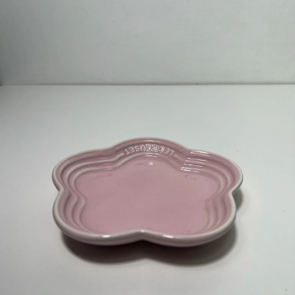 Le Creuset Stoneware Flower Petal Scalloped Trinket Dish Plate Tray
